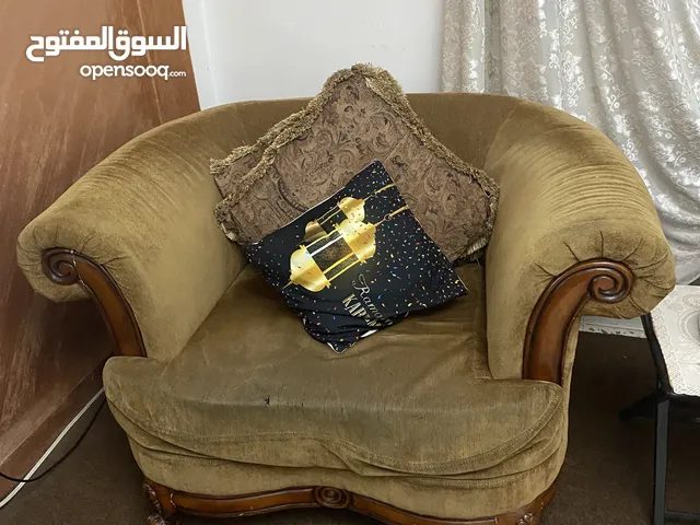 كنب 7 مقاعد خشب زان مع طاولات وسط للبيع مناسب