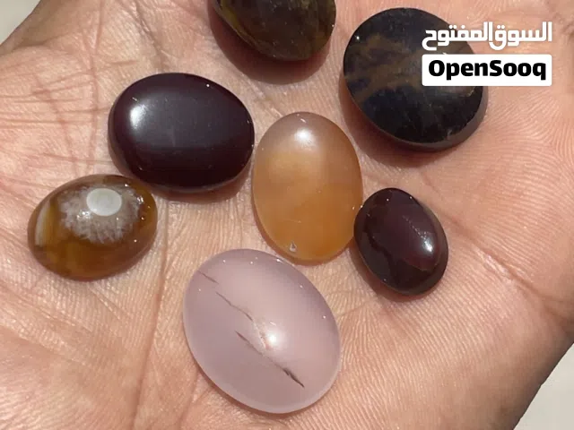 للبيع احجار عقيق يماني وحجر واحد هندي معالج