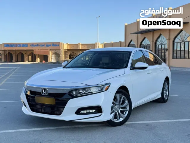 هوندا اكورد 2019 نظيفه جداً للبيع مع ضمان جير مكينه شاصي
