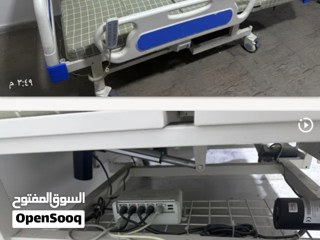 سرير طبي مستعمل شبه جديد