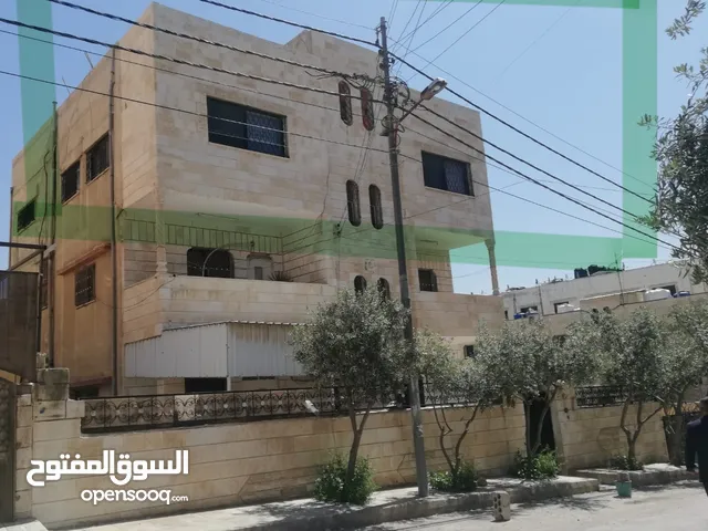 شقه طابقيه دور ثالث مع السطح للبيع مساحة 140 متر مربع ،بالقرب من السيفوي والبنوك شارع 36
