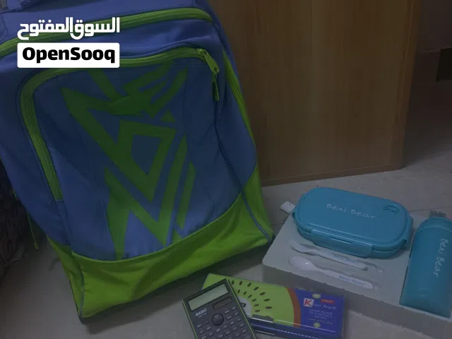 شنطة مدرسة استعمال خفيف مع ملحقات، مقلمة، lunch box حافظة أكل ودبة، حاسبة