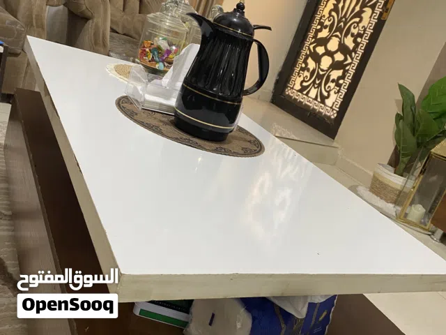 طاولة غرفة معيشة