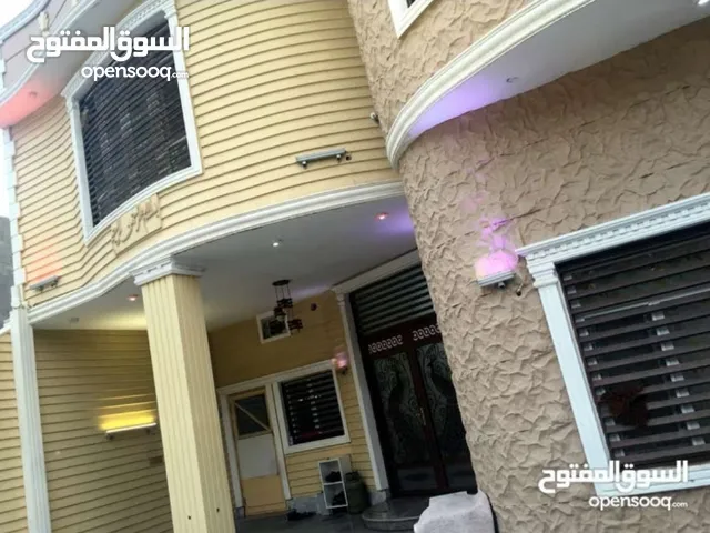 بيت طابقين بناء حديث يحتوي على شقق عدد 2