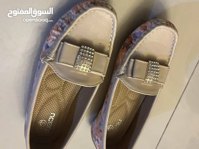 حذاء مريح وخفيف