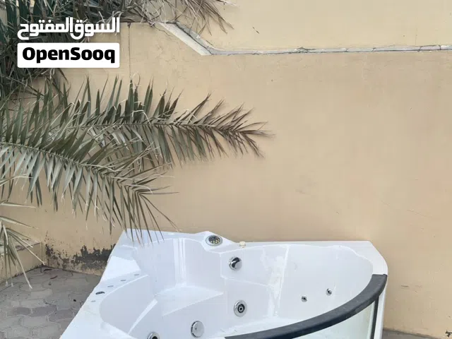 جاكوزي اموره طيبة فيه كسر بسيط سهل تصليحه ، الوصف مهم