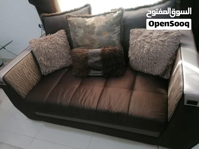 طقم كنب 3 قطع من هوم سنتر بحاله ممتازة مع خدمه التوصيل