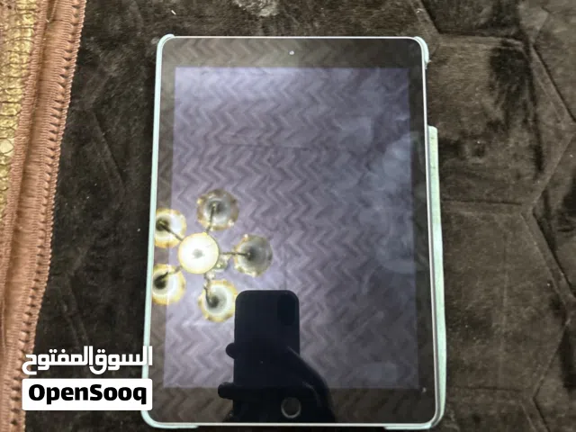 آيباد 5 بحالة جيدة وتخزين 32 جيجابايت لشريحة عمرها من 0 إلى سنة