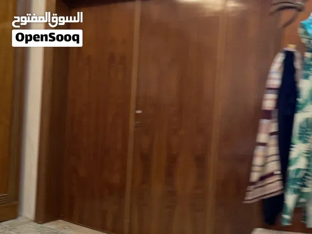 ابواب دفتريه خشب صاج العدد 2 كل وحده بيه 3طلاكات