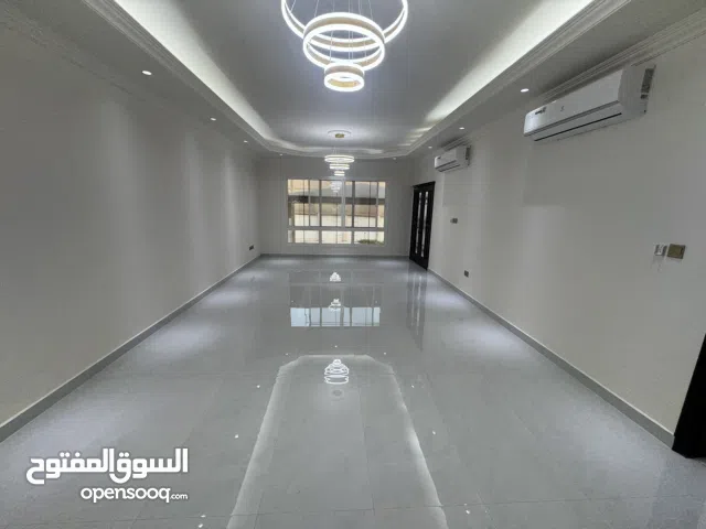 Brand new Villa 5 bedrooms for rent in MBZ