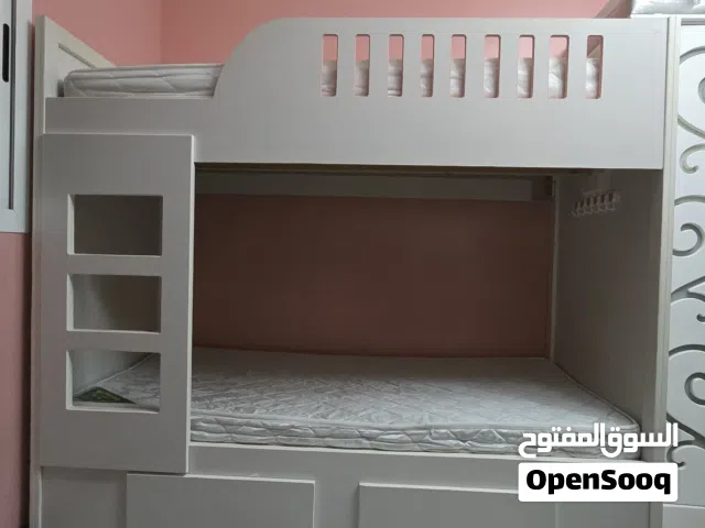 سرير طابقين مع درجين تخزين