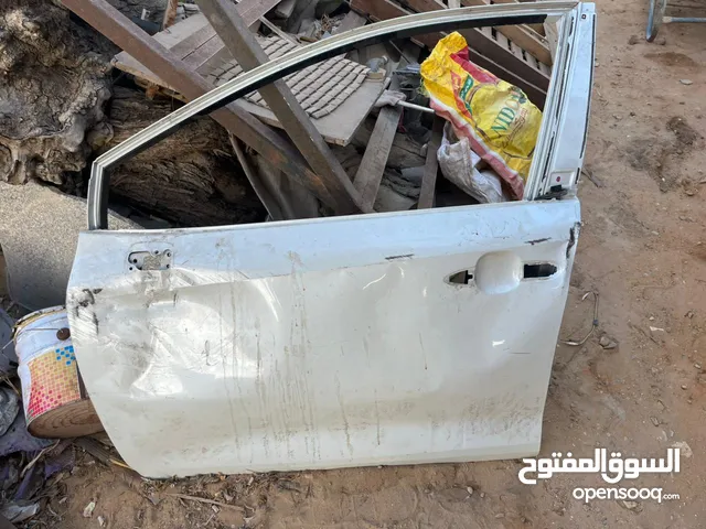 باب تيوتا كرولا