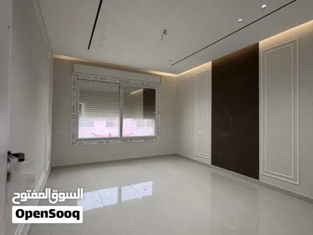 شقة جديدة لم تُسكن - كاش او اقساط سعر منافس وأقل من السوق - إربد - خلف محطة عاشور - قرب الهابي لاند.