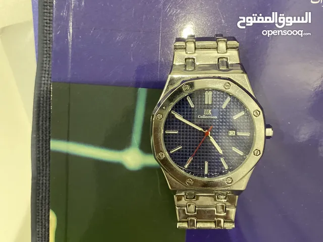 ساعة ماركة iik collection بس يبيلك تغير البطاريه عشان من زمان ما استخدمتها والبوك مع الساعه مجاني