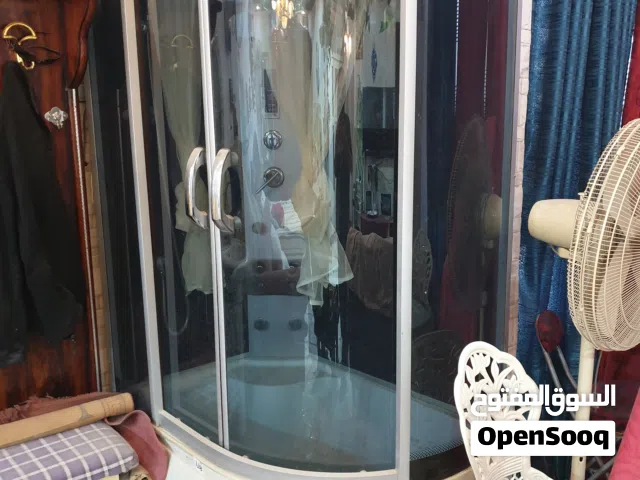 حمام زجاجي نظيف جدا استعمال قليل