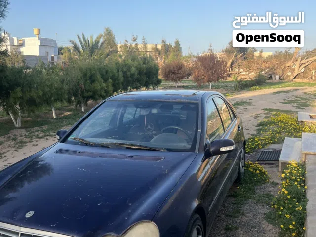 2004 مرسيدس بنز الفئة-C C 320