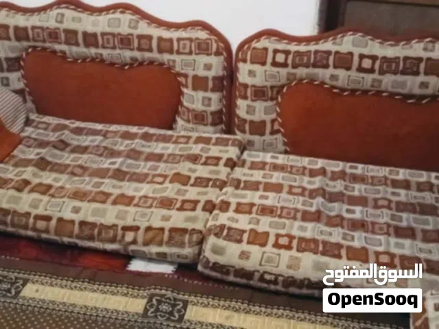 جلسه للبيع المساند لوح 6فراشات والمخدات 7تفرش 3ف4 للبيع 450 مكان طرابلس