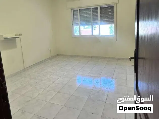 شقة فارغة للايجار  الموقع ضاحية الرشيد