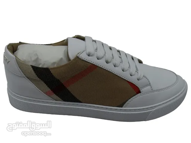 Burberry vintage white leather shoes - size: 38‏ بربري Vintage حذاء جلد أصلي   Luxury brands