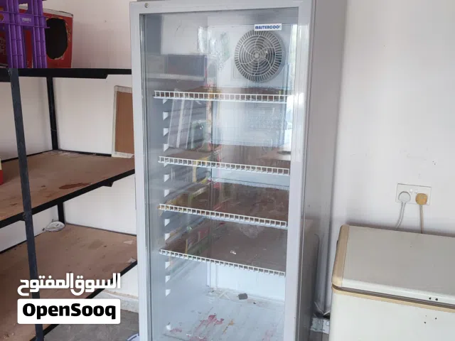 ثلاجة بقاله ورفوف