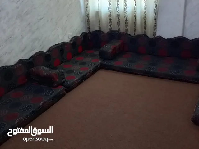 طقم فرشات بحاله ممتازه اربع فرشات واربع مساند واربع ركيات