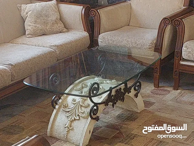 طاولة رخام وحديد اشتريتها ب 175 دينار