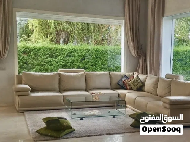 صالون زاوية كبير باللون البيج بحالة جيدة – ثمن مناسب