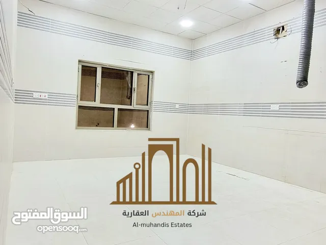 شقة كبيرة وحديثة في موقع سكني ممتاز بالحكيمية