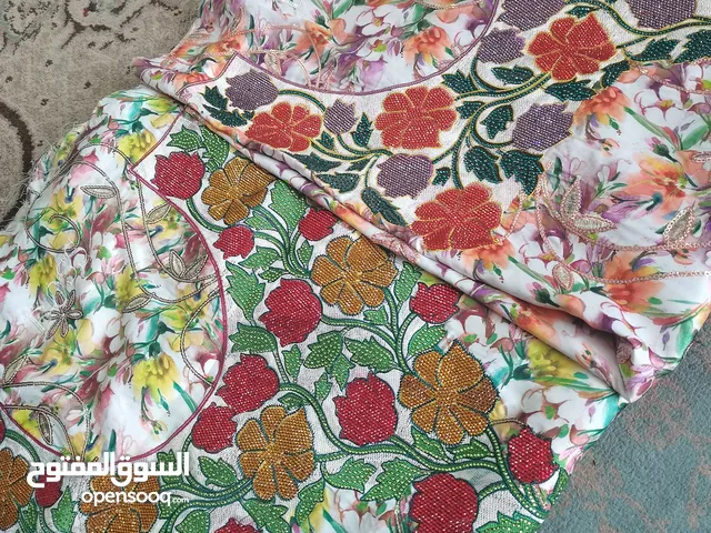 مخورات قطن حرير القطعه مطرزه بالكامل مع الفولك والفصوص