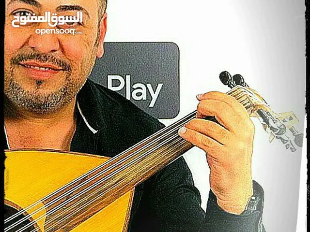 عازف عود ومطرب