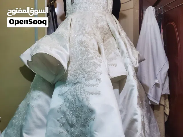 فستان للبيع شبه جديد السعر15 الف البيع مستعجل