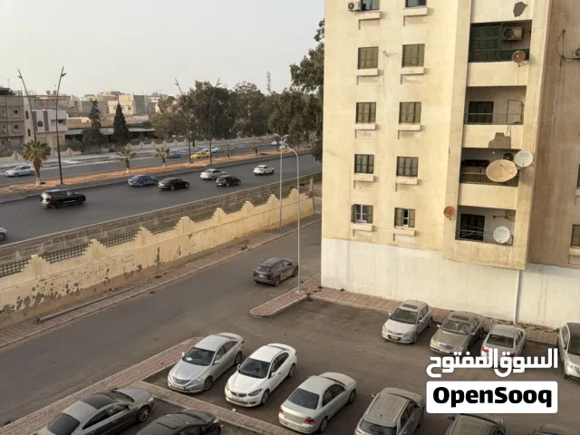 شقه للبيع بالقرب من حامع حمزه