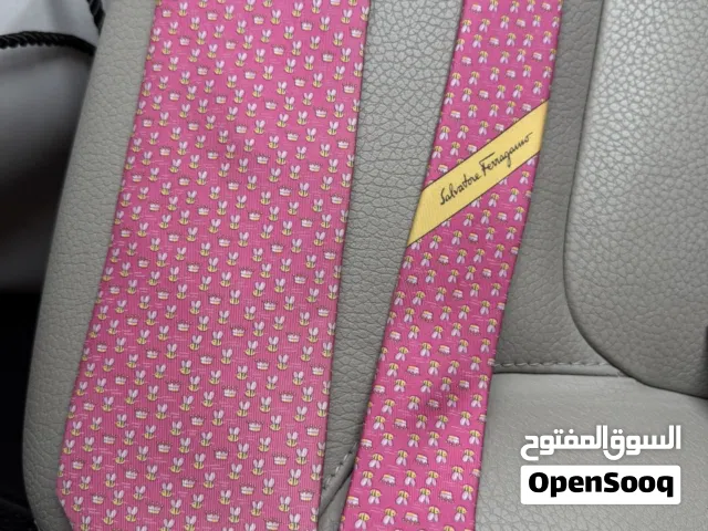 ربطات عنق ( جرافات ) Salvatore Ferragamo اصلي بحالة ممتازة