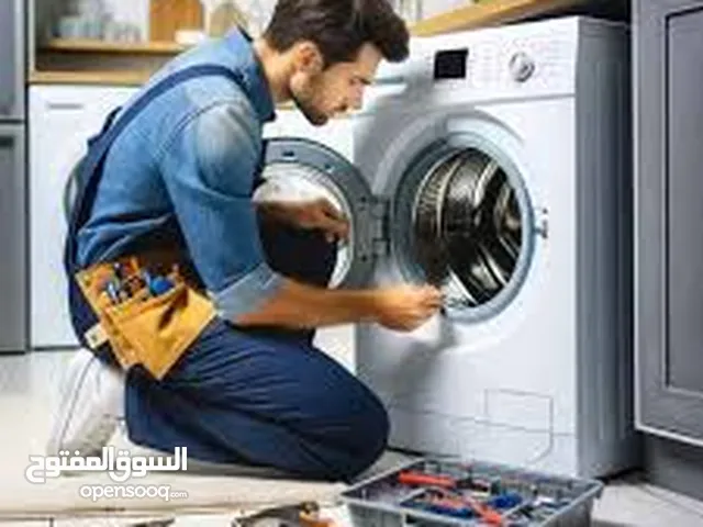 We repair all kind of automatic washing machines نقوم بإصلاح جميع أنواع الغسالات الأوتوماتيكية.