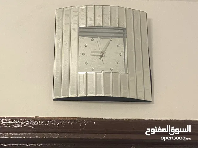 مرايا + ساعه + اضاءه ارضيه للبيع لدواعي السفر النهائي