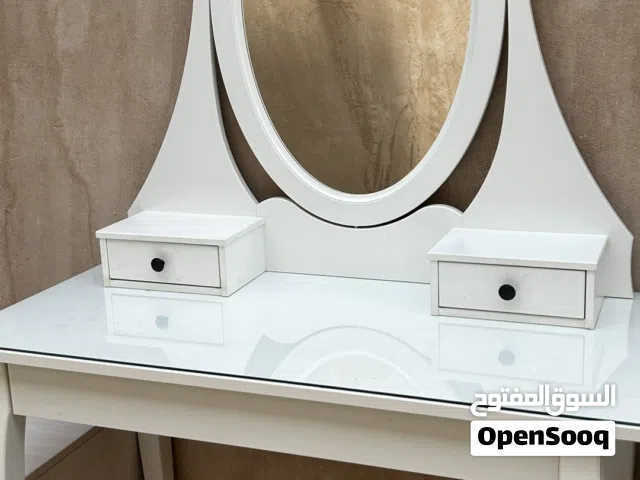 -طاولة تزيين من ايكيا مع مرآة IKEA Dressing Table With Mirror
