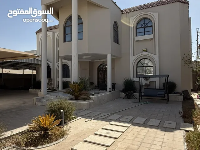 للبيع فله طابقين راقيه ف الشحانيه 1200م