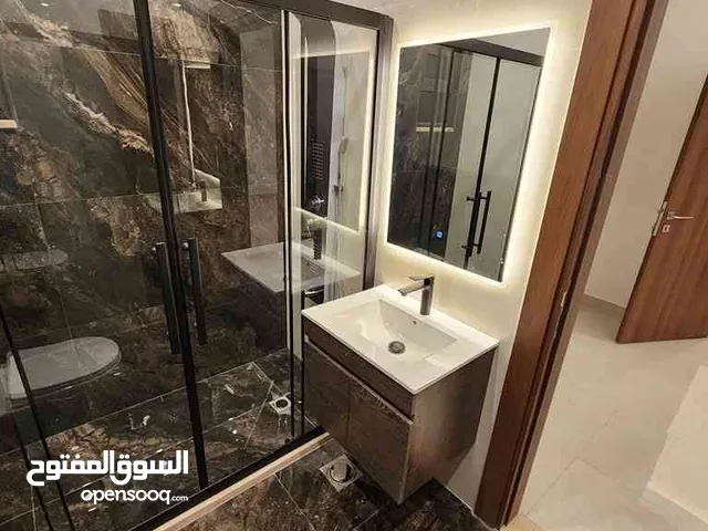 بليط لكافت أعمال البلاط تجديد حمامات وامطابخ والعزل تركيبب.كندرين نصلكم اينا ما كنتم صيانه شقق كامله