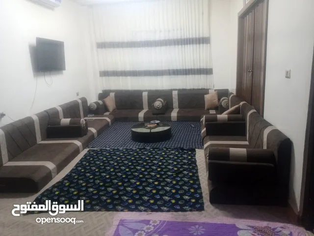 طقم فرشات للبيع استعمال شهرين ضغط 20 شبه جديد ولا نقرة مع البرداي كامل للتواصل على الرقم الموقع نزال