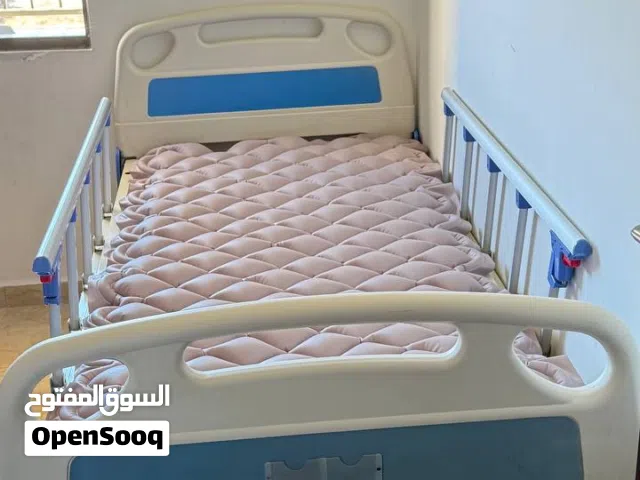 سرير مرضى طبي يدوي للبيع