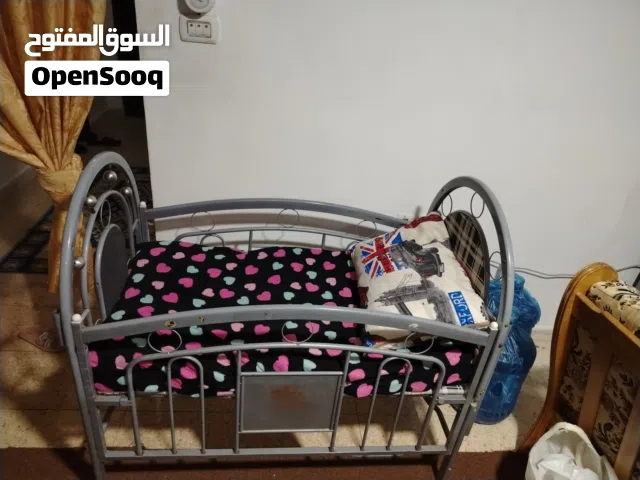 تخت بيبي في الزرقاء جبل طارق