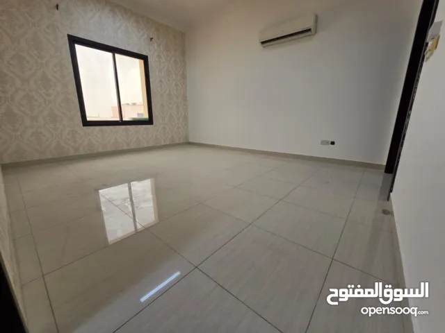 شقه للايجار شامل الكهرباء مع المكيفات في الجنبيه