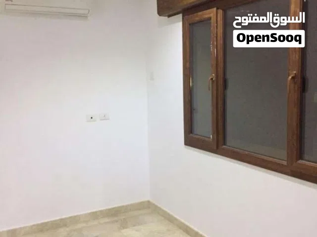 شقة تجاريه من لحجم لكبير بتشطيب حديث تصلح لشركات ومراكز تجميل او اي نشاط ف زاوية الدهماني