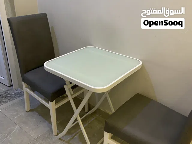طاولة اكل استعمال نظيف