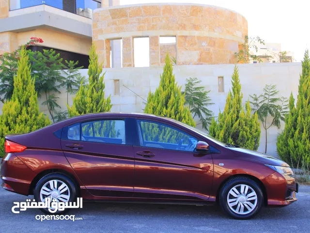 هوندا سيتي 2017 قاطعه مسافه 30 الف كم  وارد الوكاله صيانه الوكاله تحت الكفاله