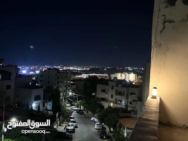 روف طابق ثالث بناء جديد مساحة 100م داخلي 100م خارجي