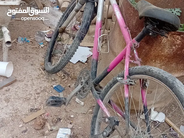 بسكلت جنط 26 شغال يدو غسيل و برك امامي و سيخ غيار خلفي غير هك علي انا