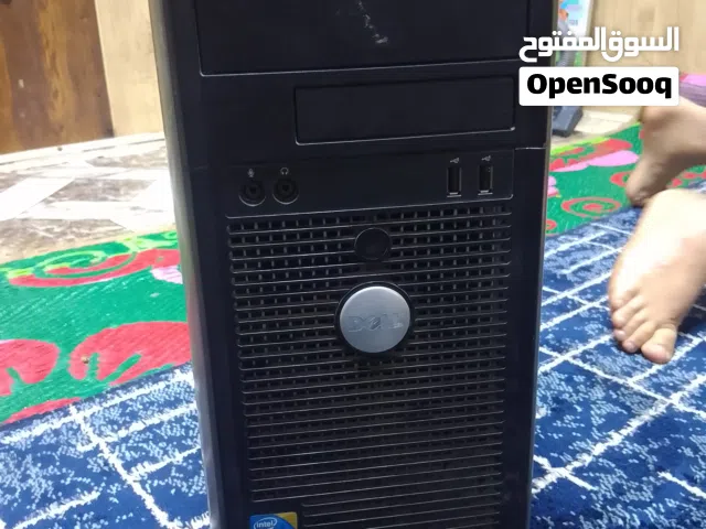 بيسي يتضمن كيبورد وشاشه بس لا يوجد وايرات البيسي ويوجد اقراص بليستيشن تو2 50 العبه و افلام كثير