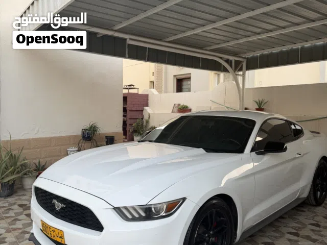 فورد موستانج 2017 كوبيه بيضاء مع مواصفات أمريكية ومستعمل بحالة ممتازة