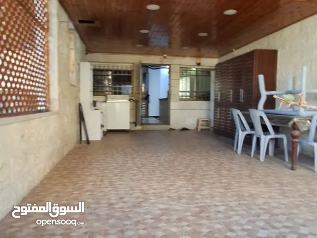 شقة مميزة طابق ارضي مساحة 150م بالاضافة الى تراس 50م
